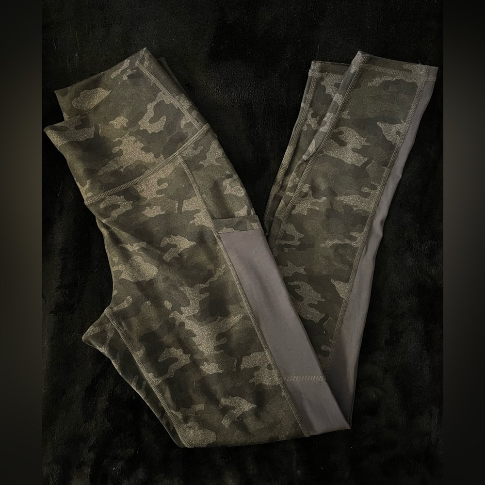 Fabletics Camo Leggings, Size Medium